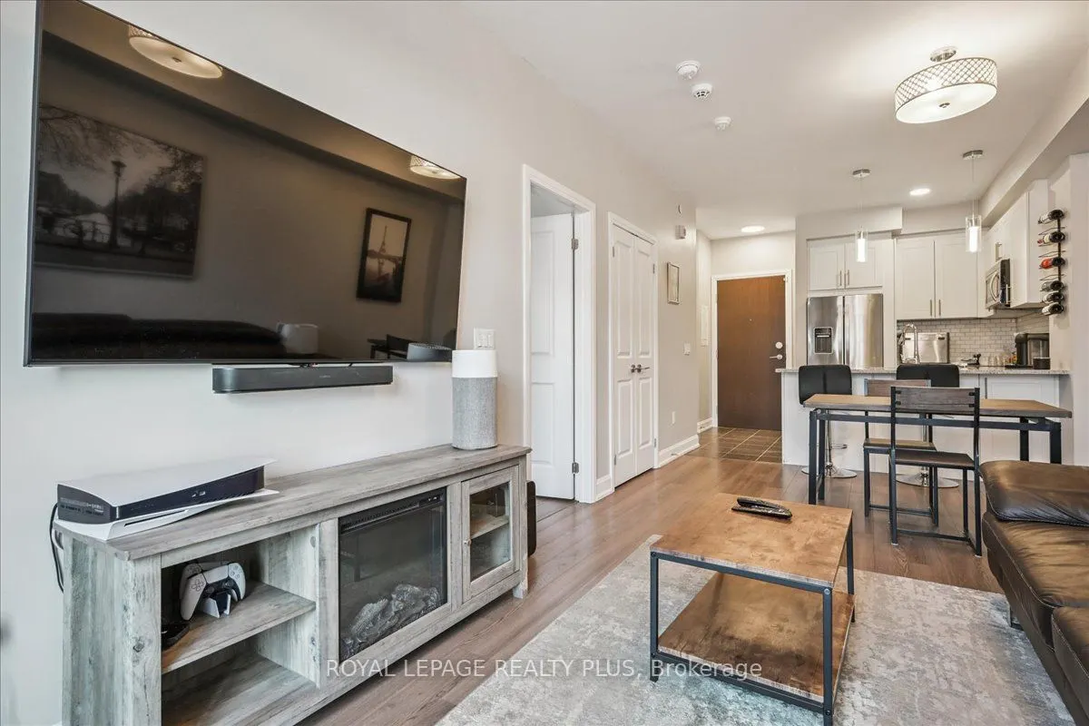 216 Oak Park Boulevard, #414