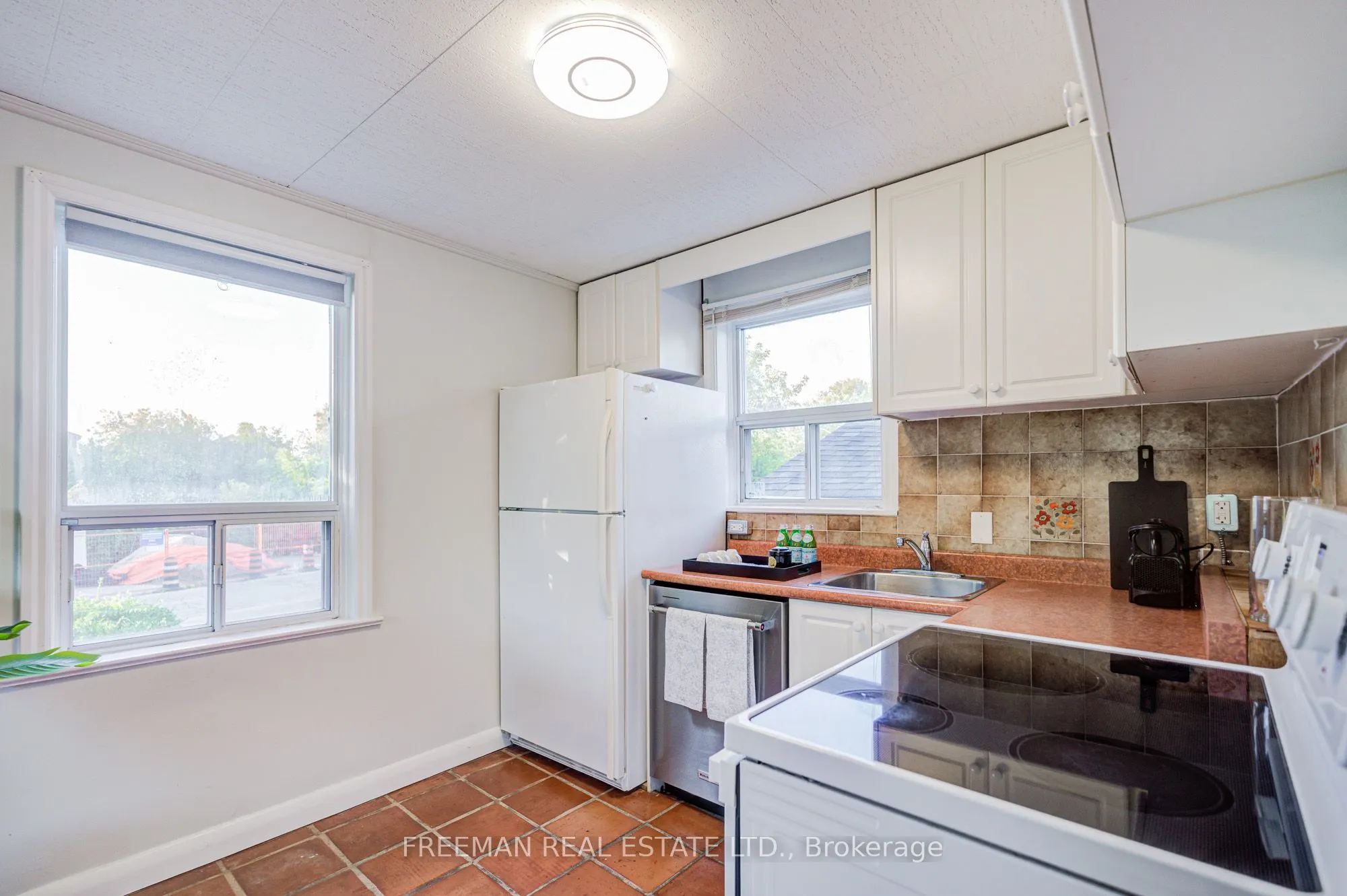 6 Lloyd George Avenue