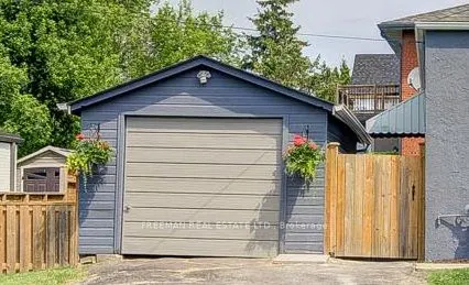 6 Lloyd George Avenue