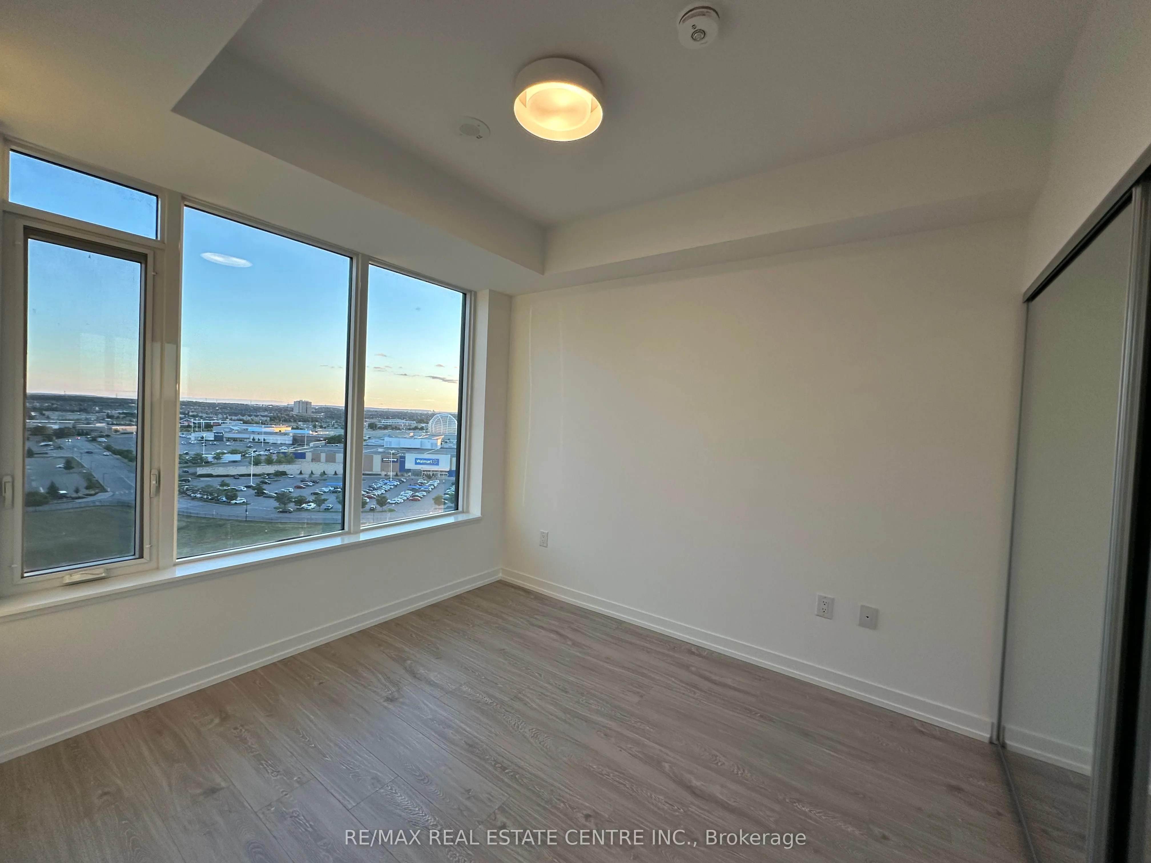 2485 Eglinton Avenue W, #1418