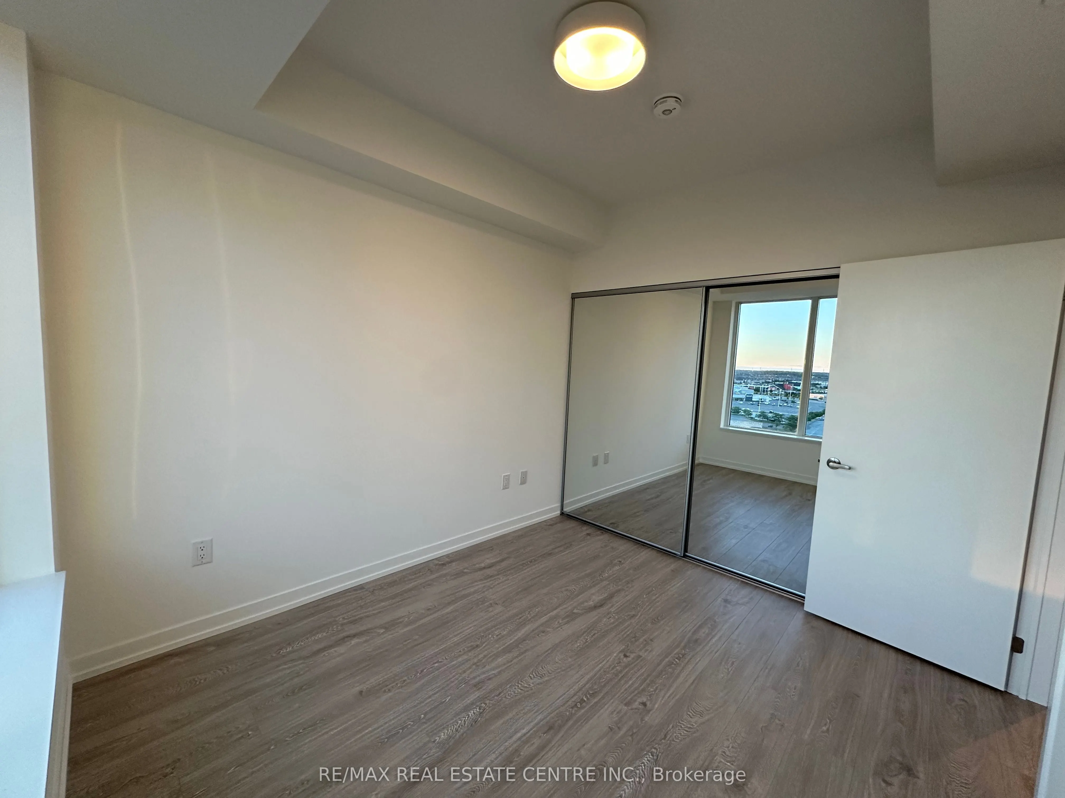 2485 Eglinton Avenue W, #1418