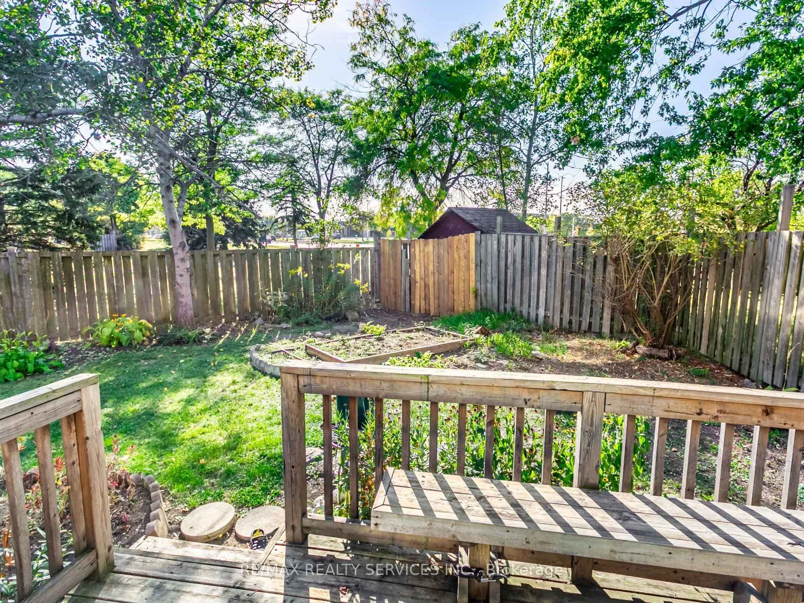 13 Gold Pine Court