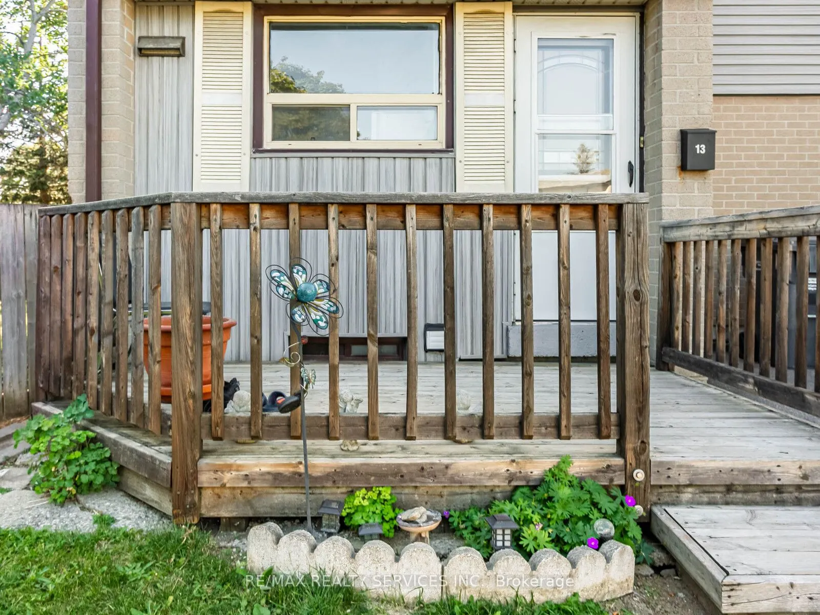 13 Gold Pine Court