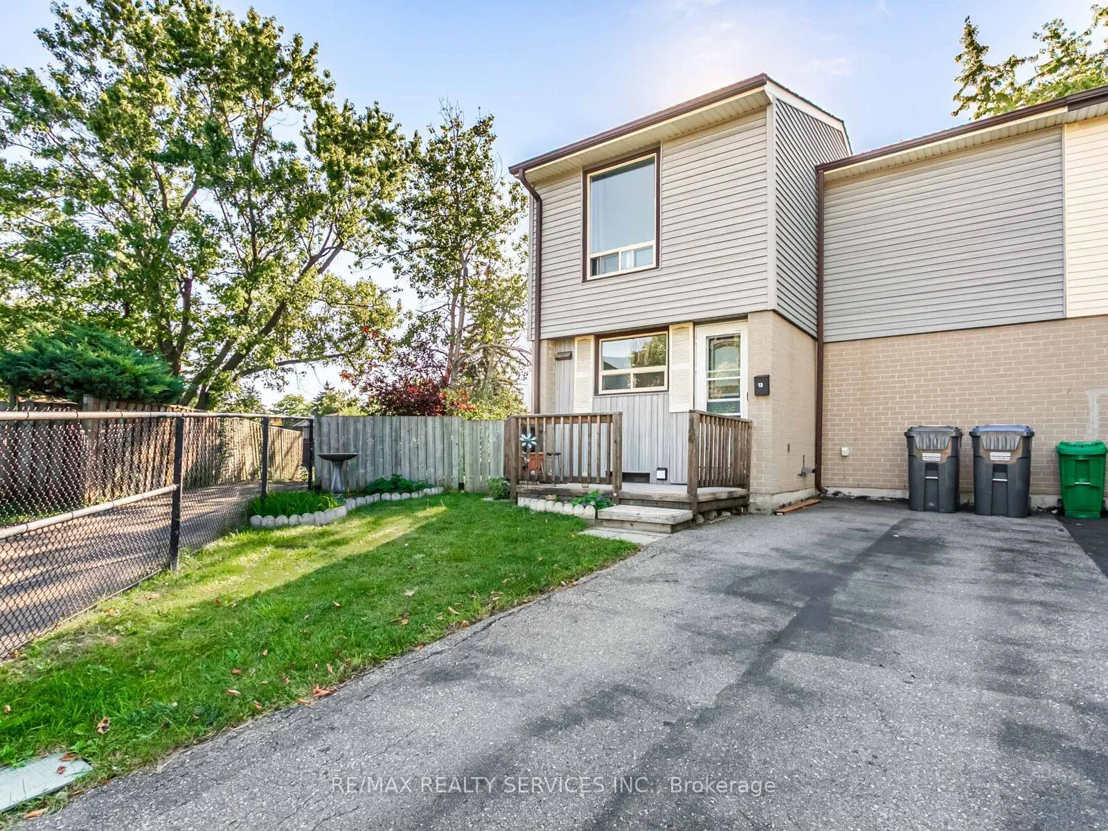 13 Gold Pine Court