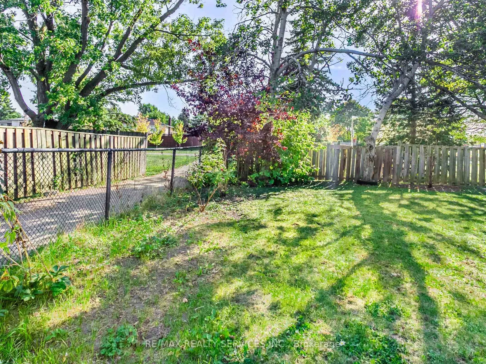 13 Gold Pine Court