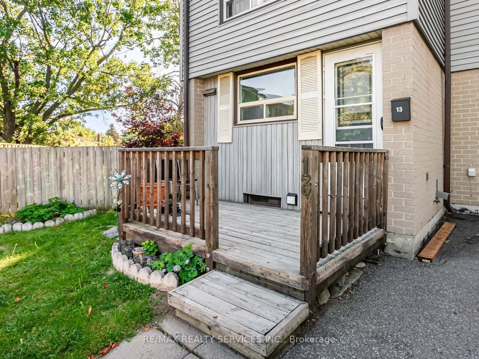 13 Gold Pine Court