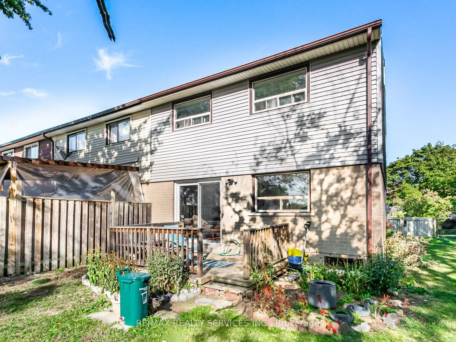 13 Gold Pine Court
