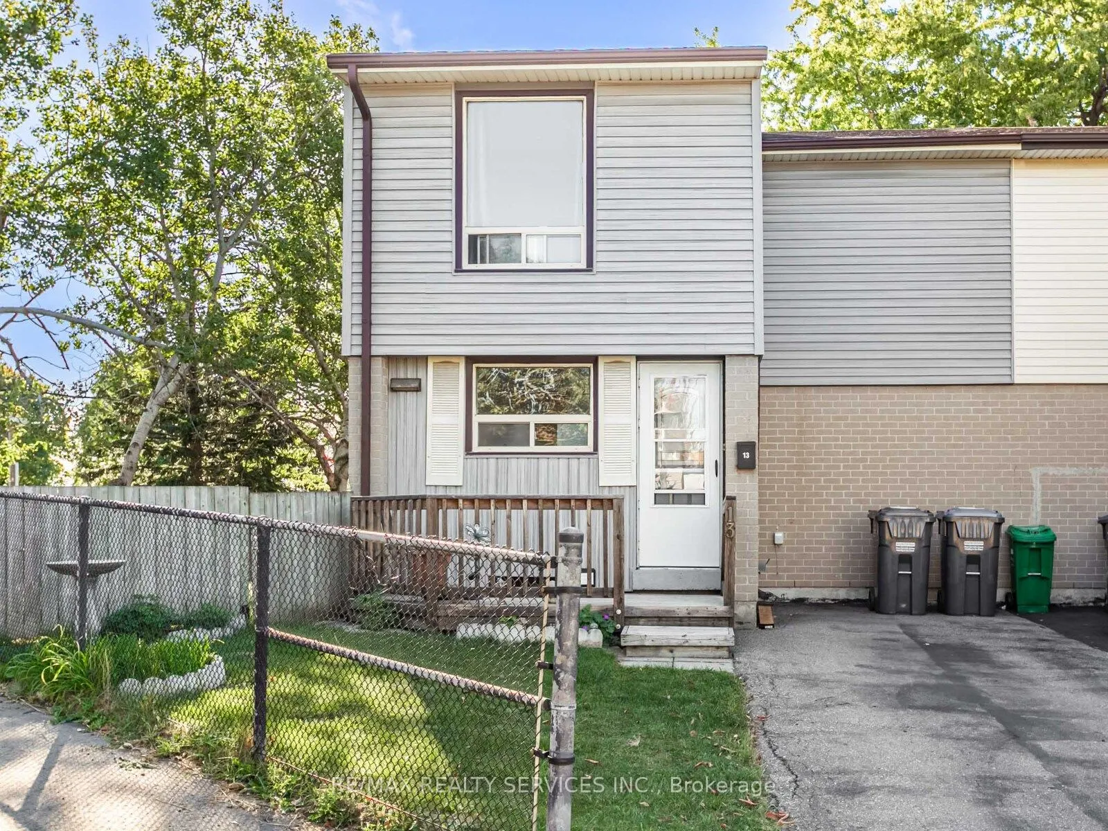 13 Gold Pine Court