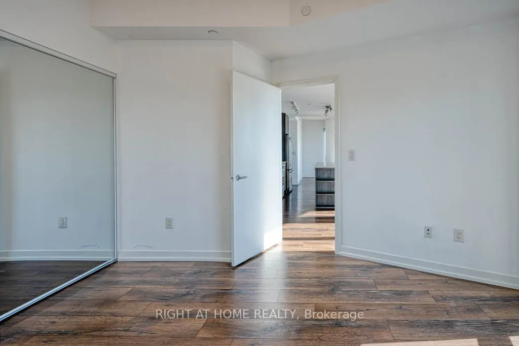 2520 Eglinton Avenue W, #1615