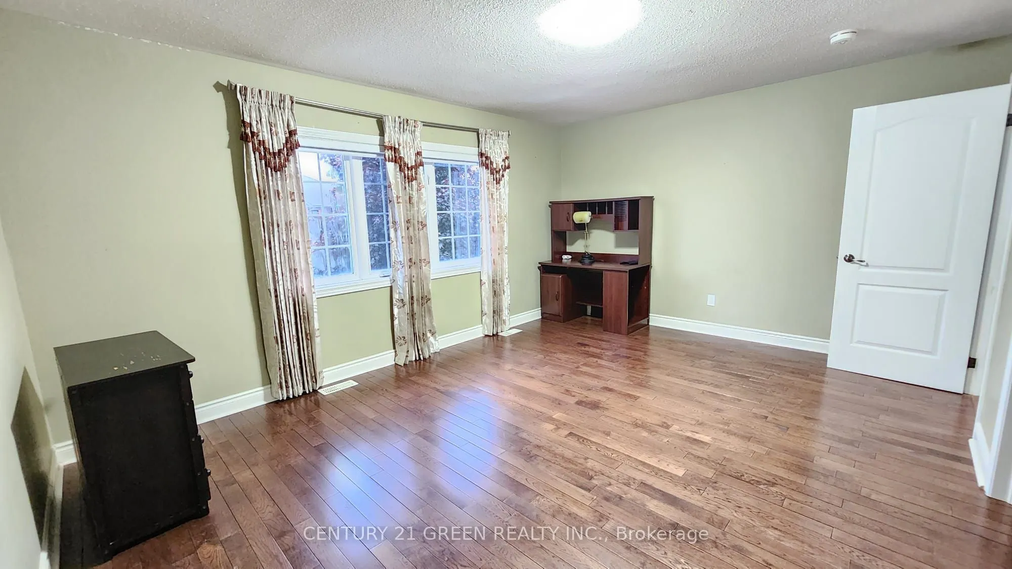 68 River Rock Crescent, #UPPER PORTION