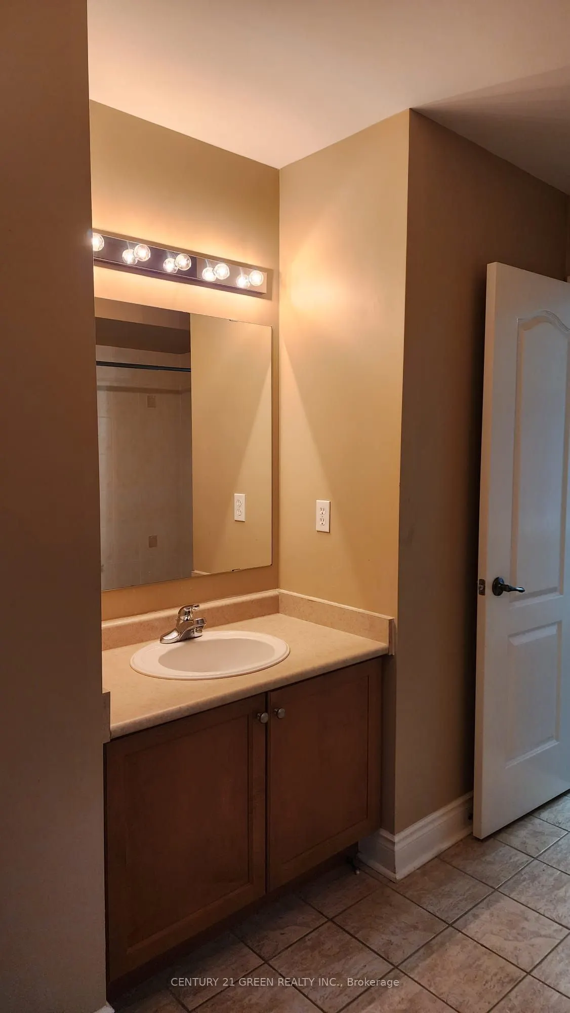 68 River Rock Crescent, #UPPER PORTION