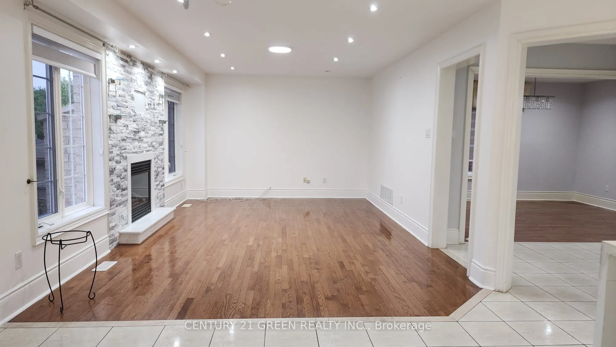 68 River Rock Crescent, #UPPER PORTION