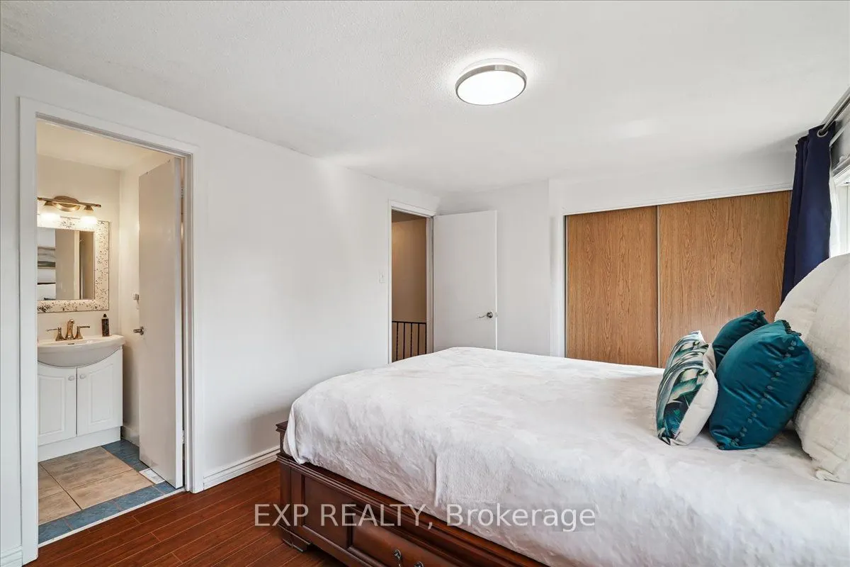 65 Greenwich Circle, #124