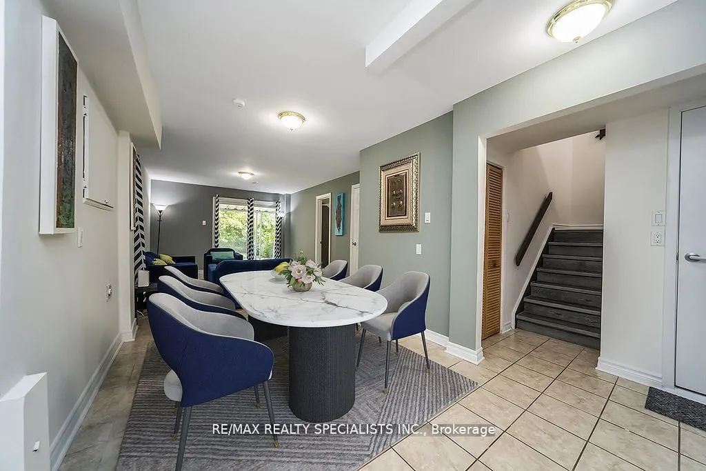 6 Griselda Court