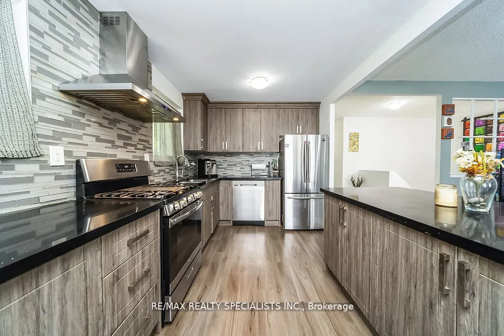 6 Griselda Court