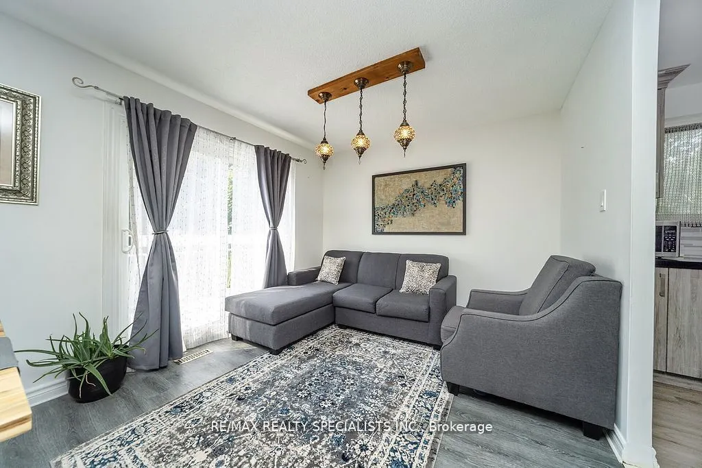 6 Griselda Court