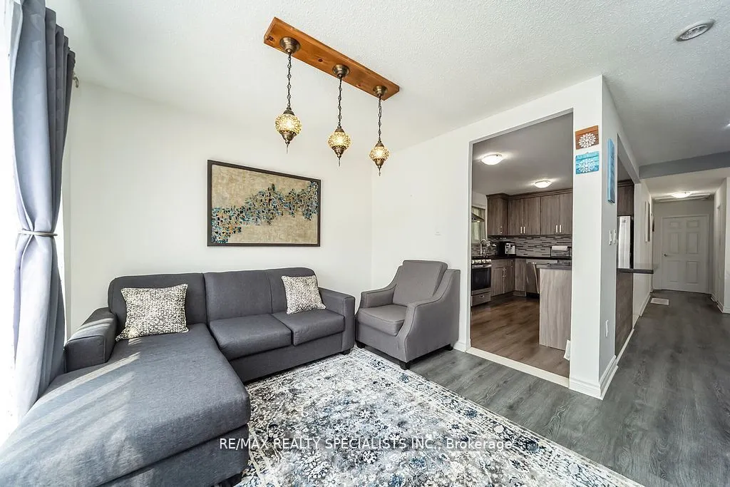 6 Griselda Court