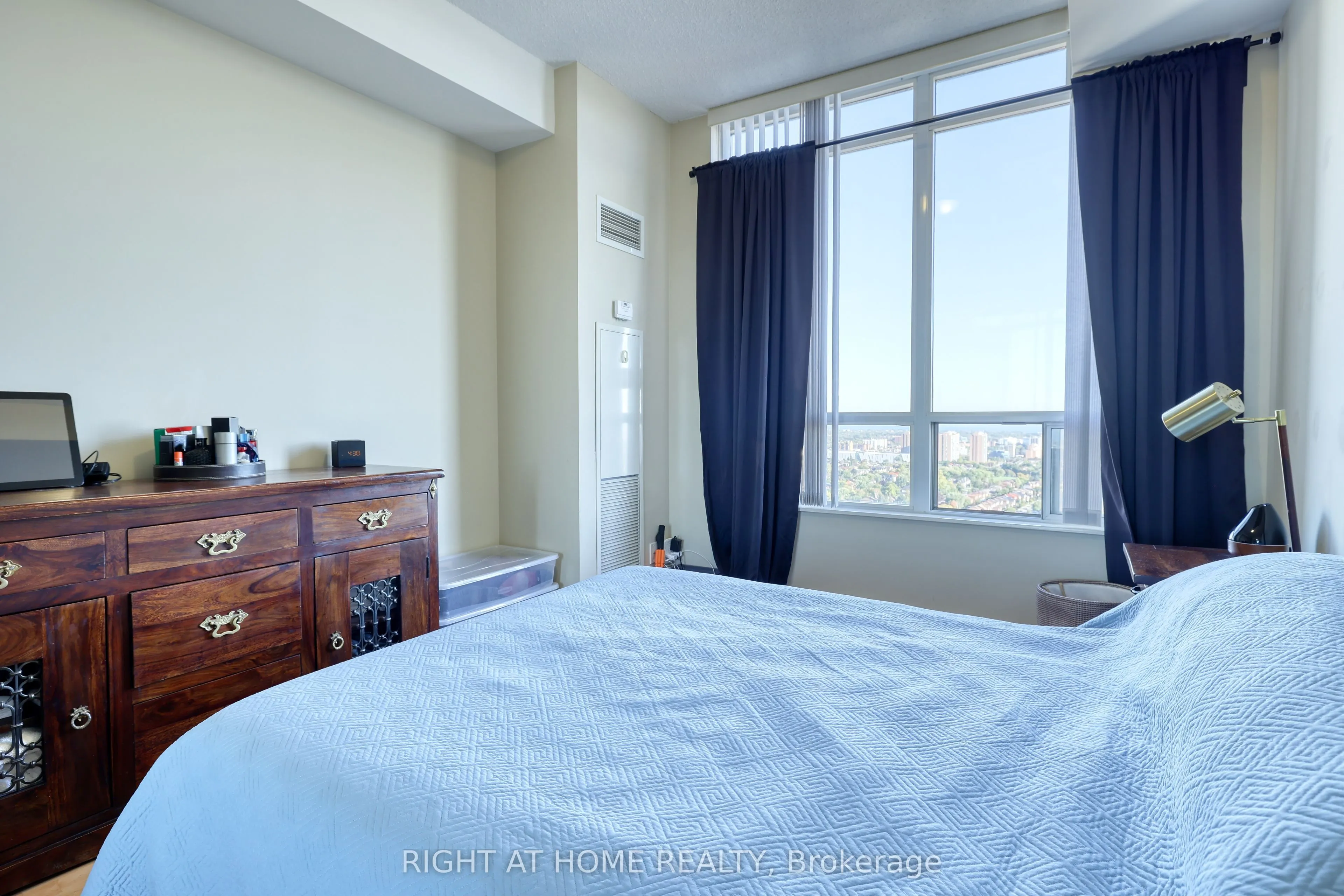 3880 Duke Of York Boulevard, #2807