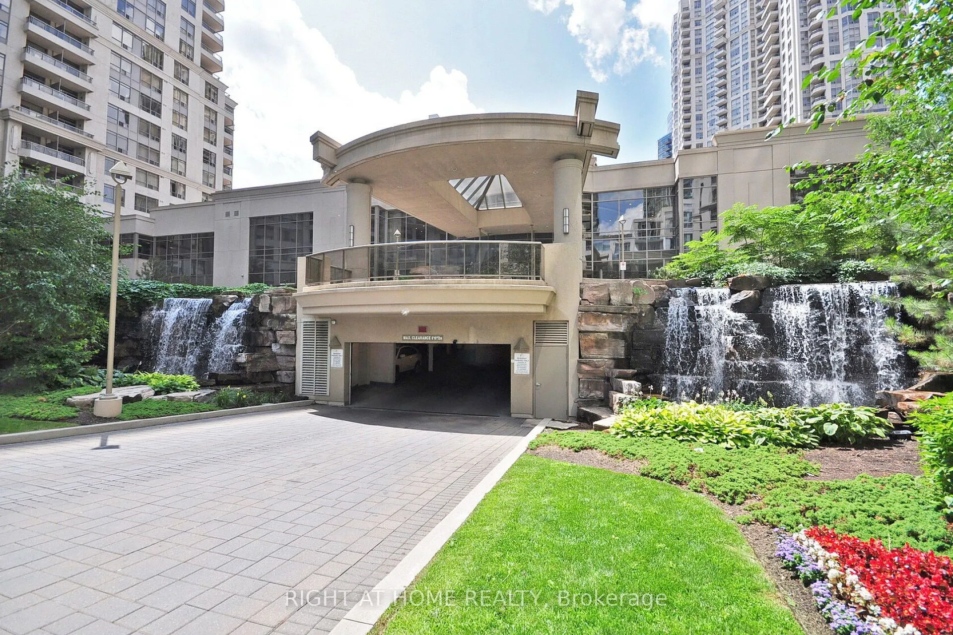 3880 Duke Of York Boulevard, #2807