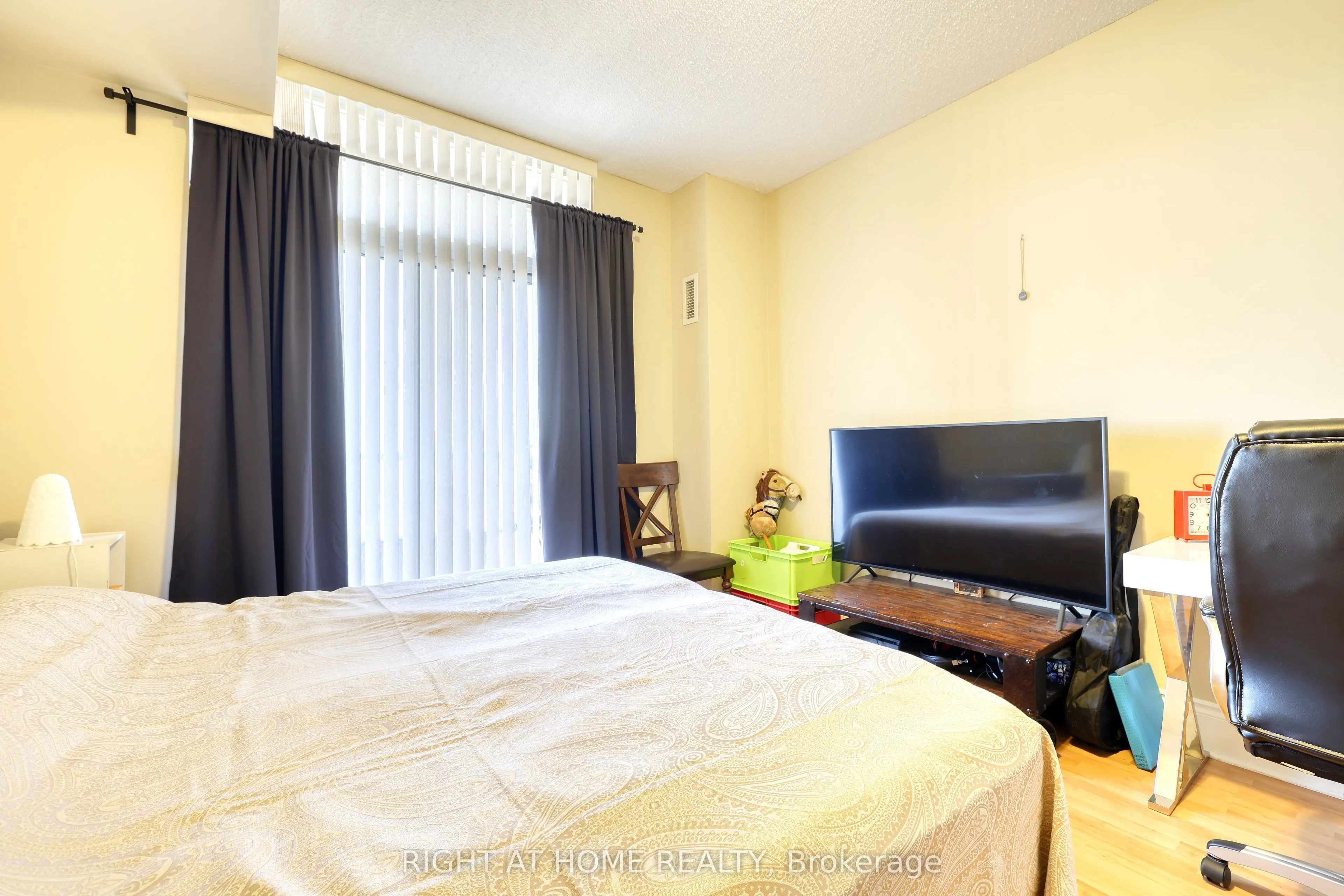 3880 Duke Of York Boulevard, #2807