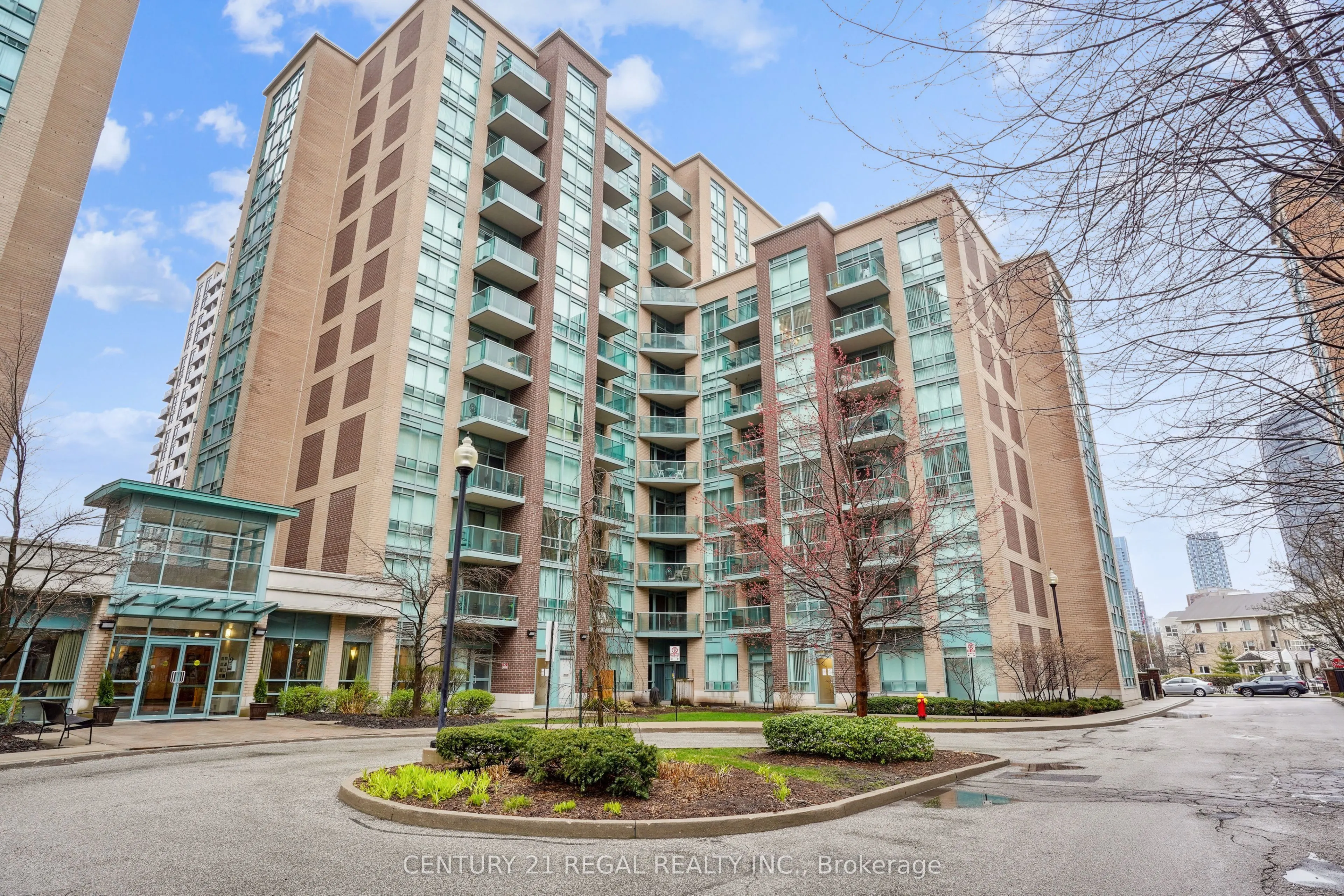 9 Michael Power Place, #1004