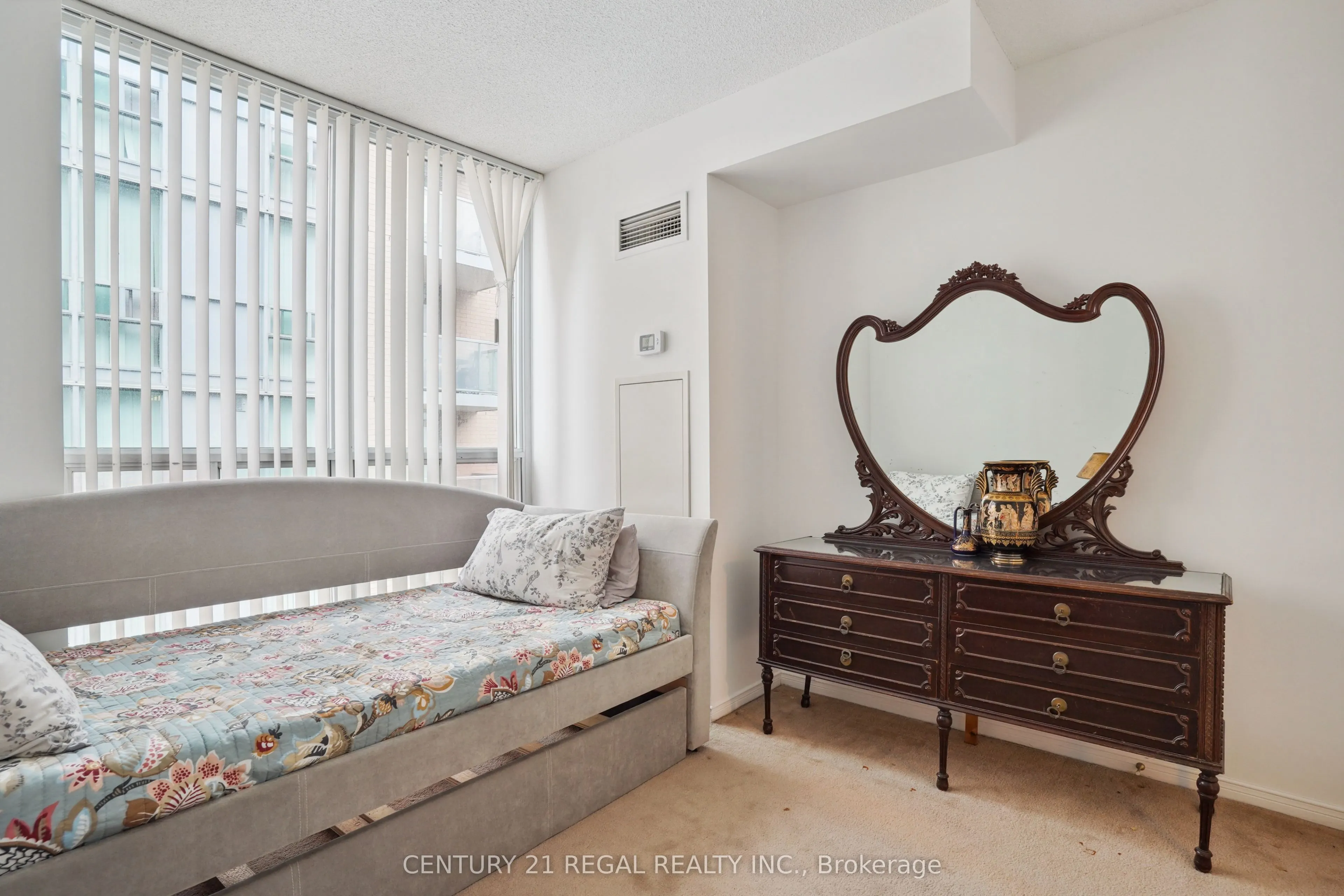 9 Michael Power Place, #1004