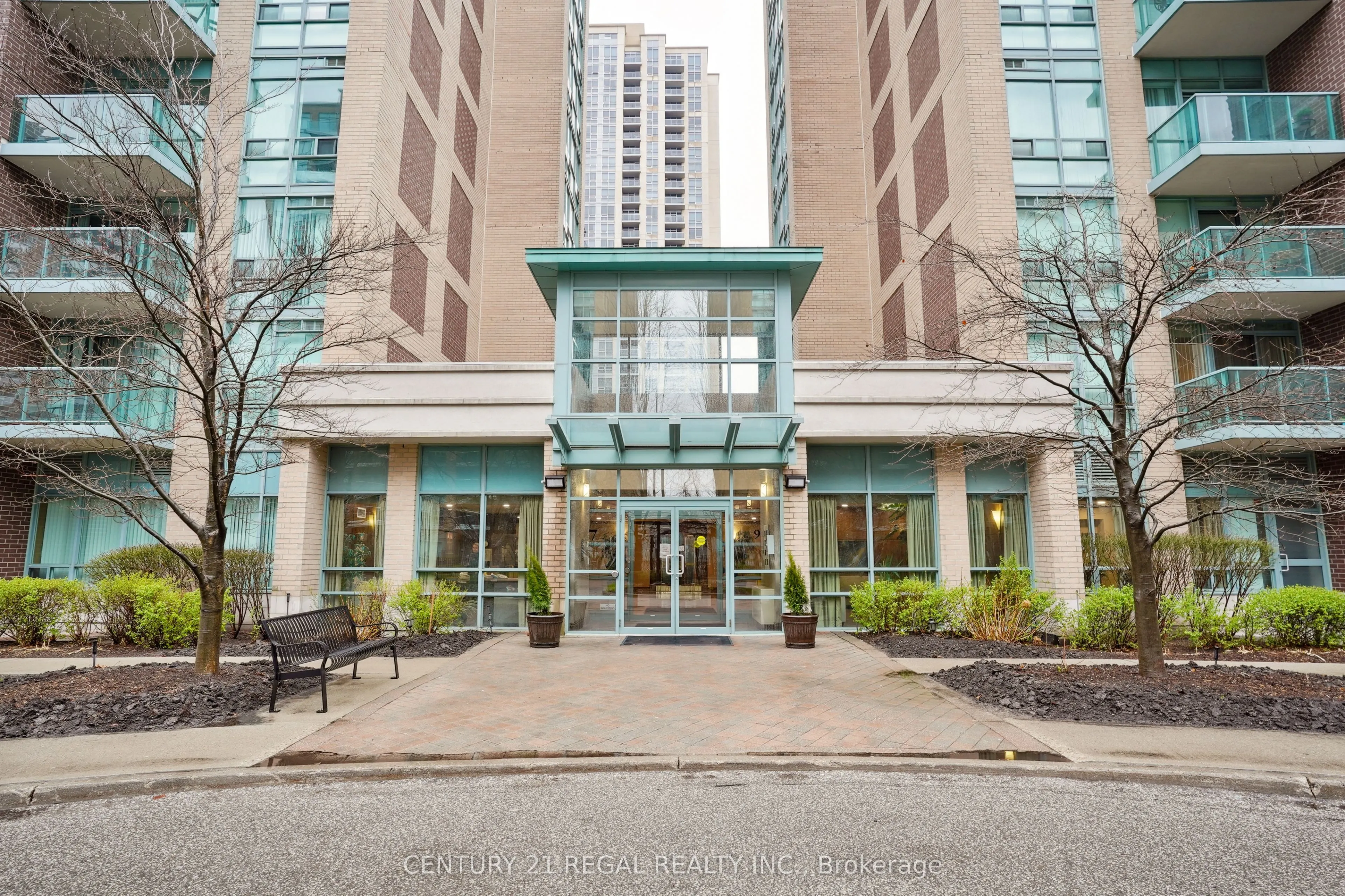 9 Michael Power Place, #1004