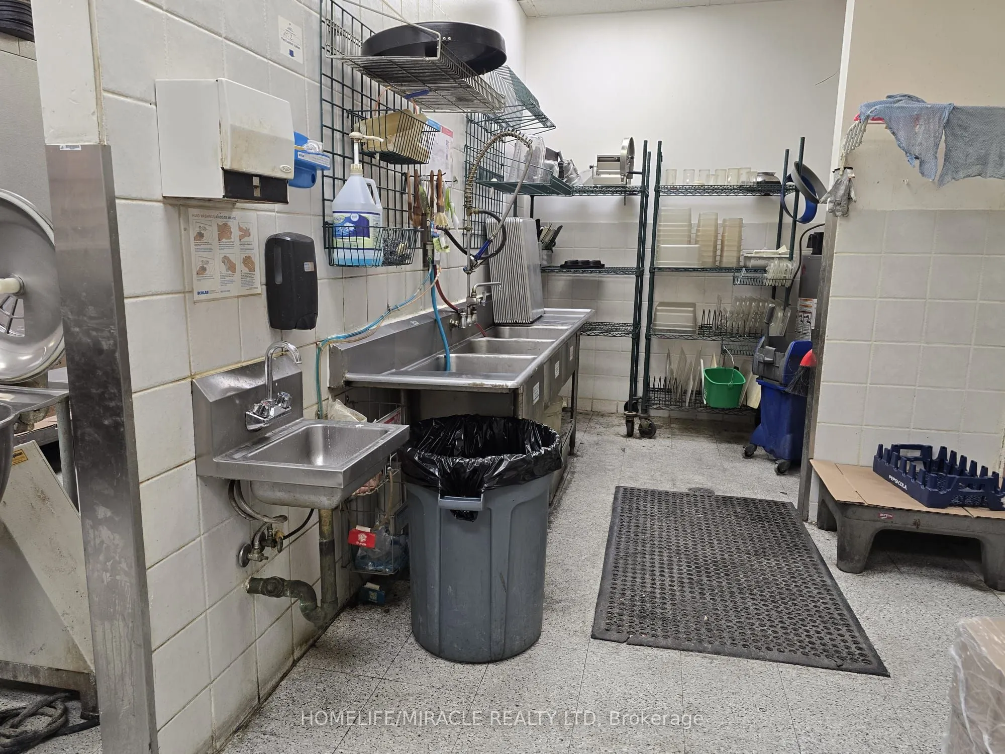 3408 Dundas Street W
