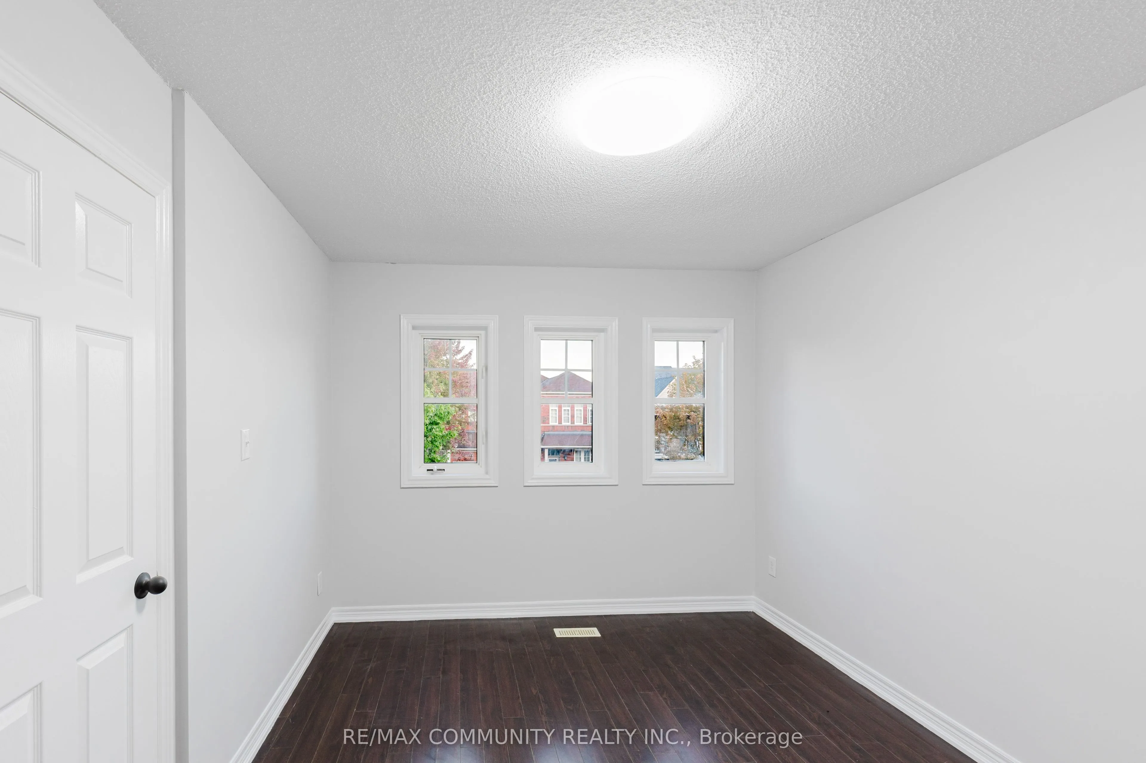 26 Ashdale Road