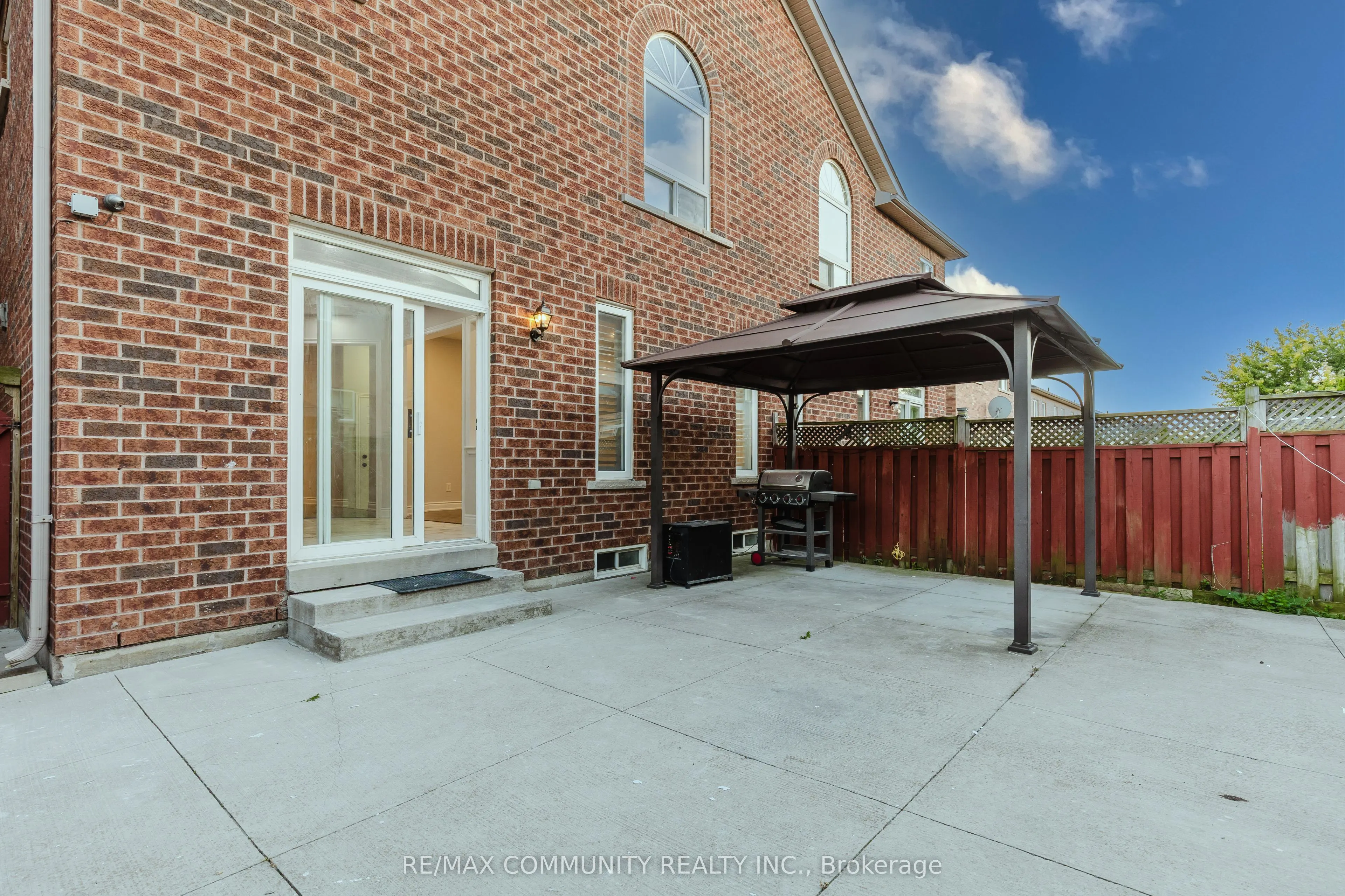 26 Ashdale Road