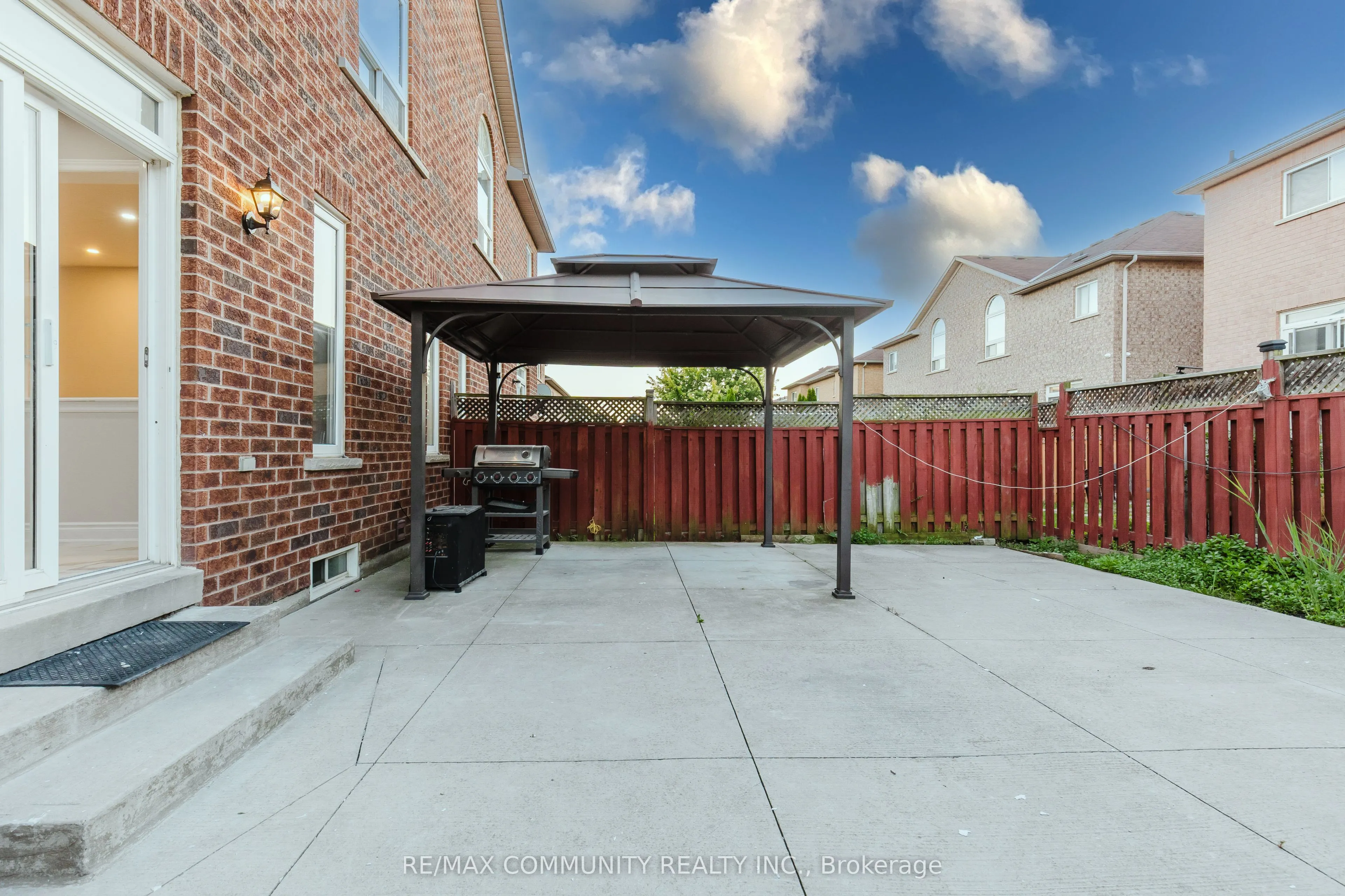 26 Ashdale Road