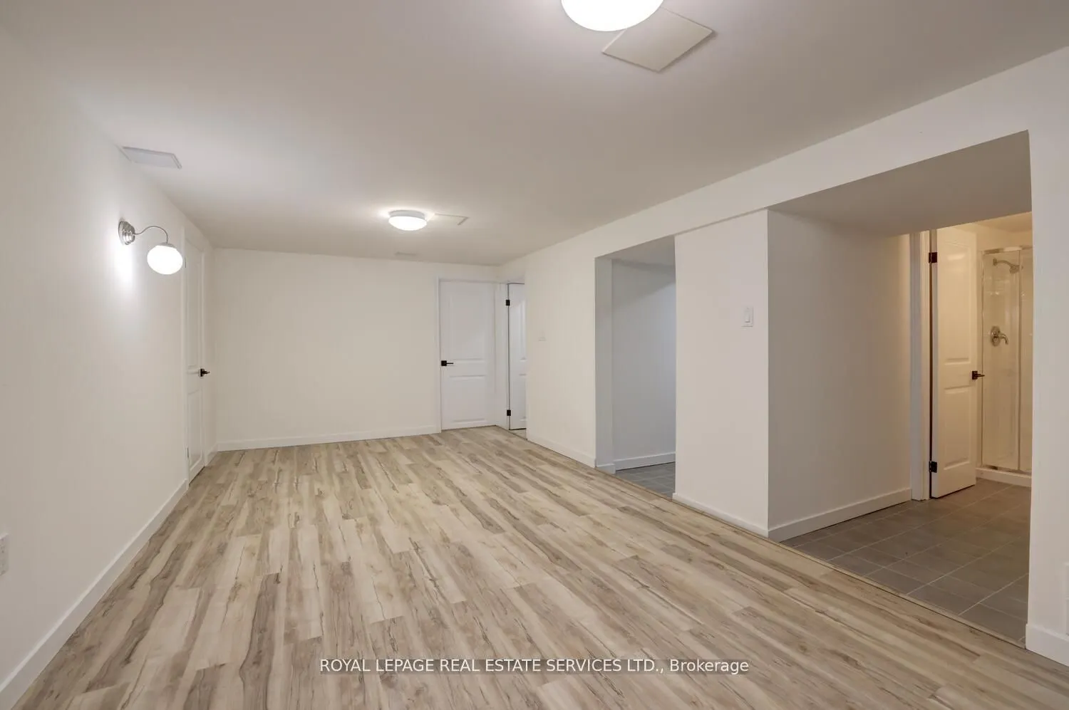 2 North Heights Road W