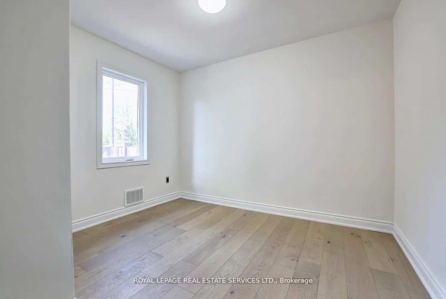 2 North Heights Road W