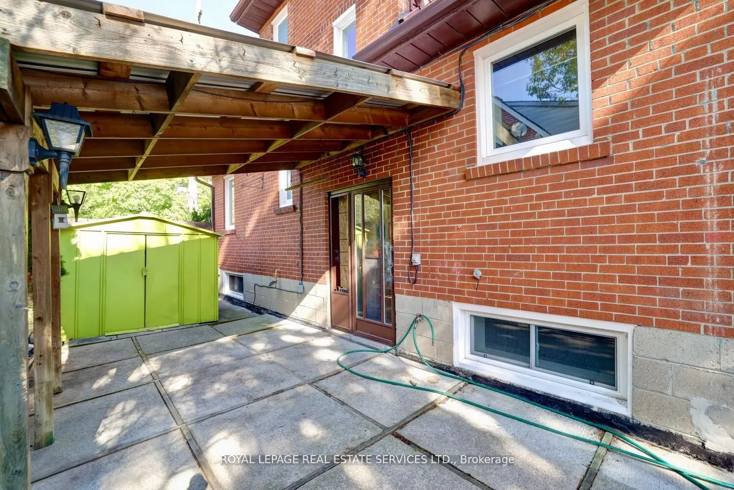 2 North Heights Road W