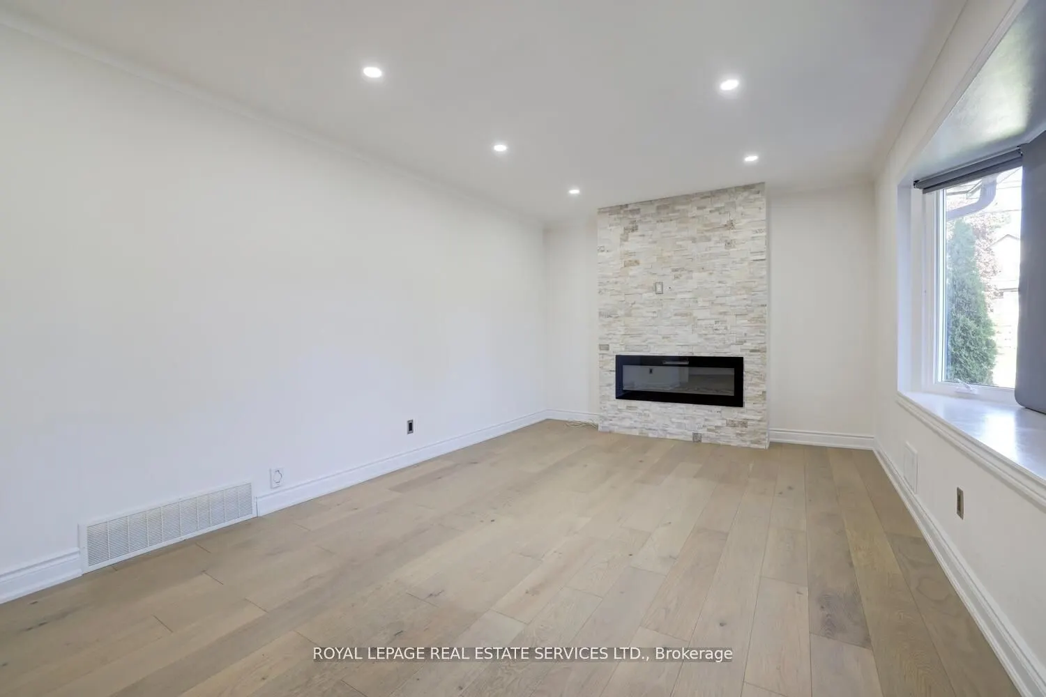 2 North Heights Road W