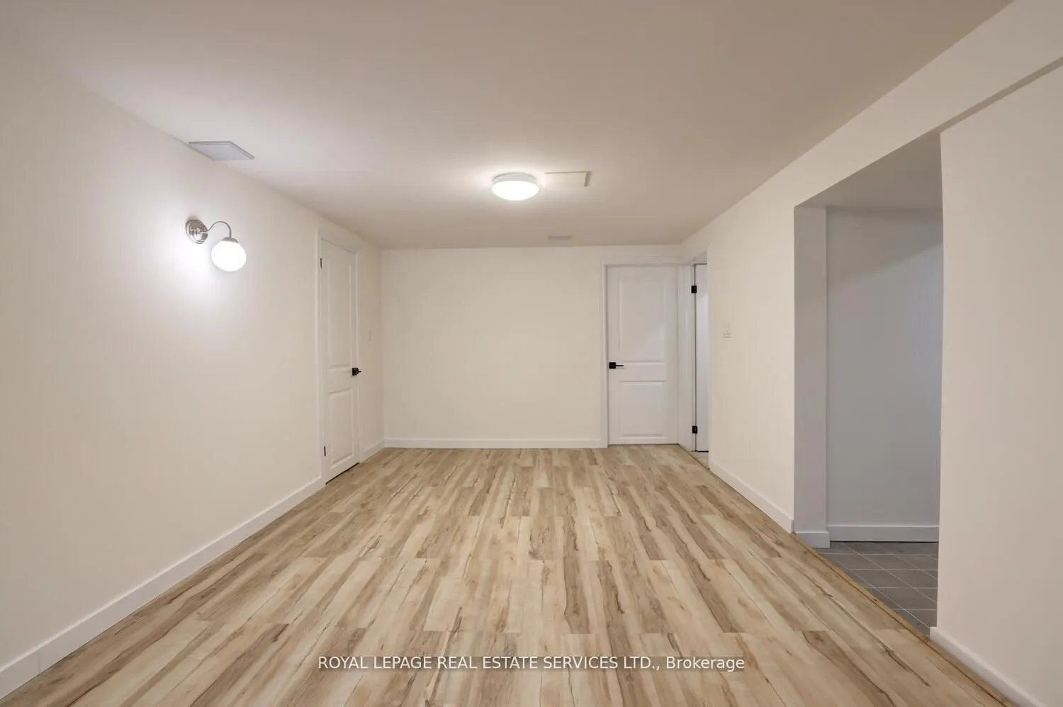 2 North Heights Road W
