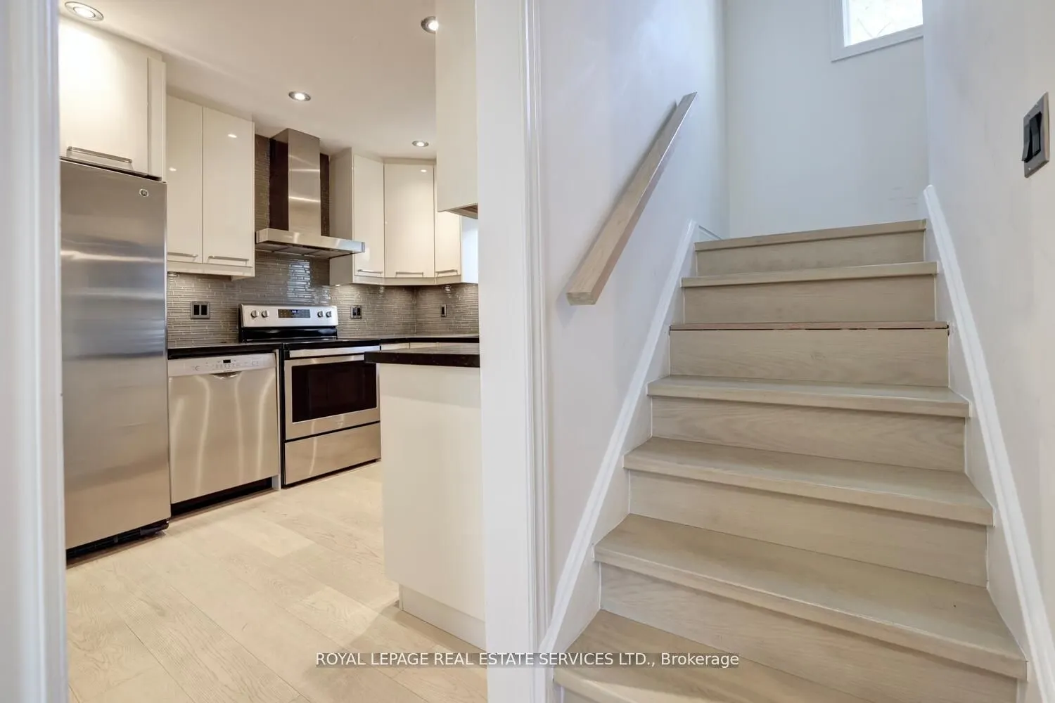 2 North Heights Road W