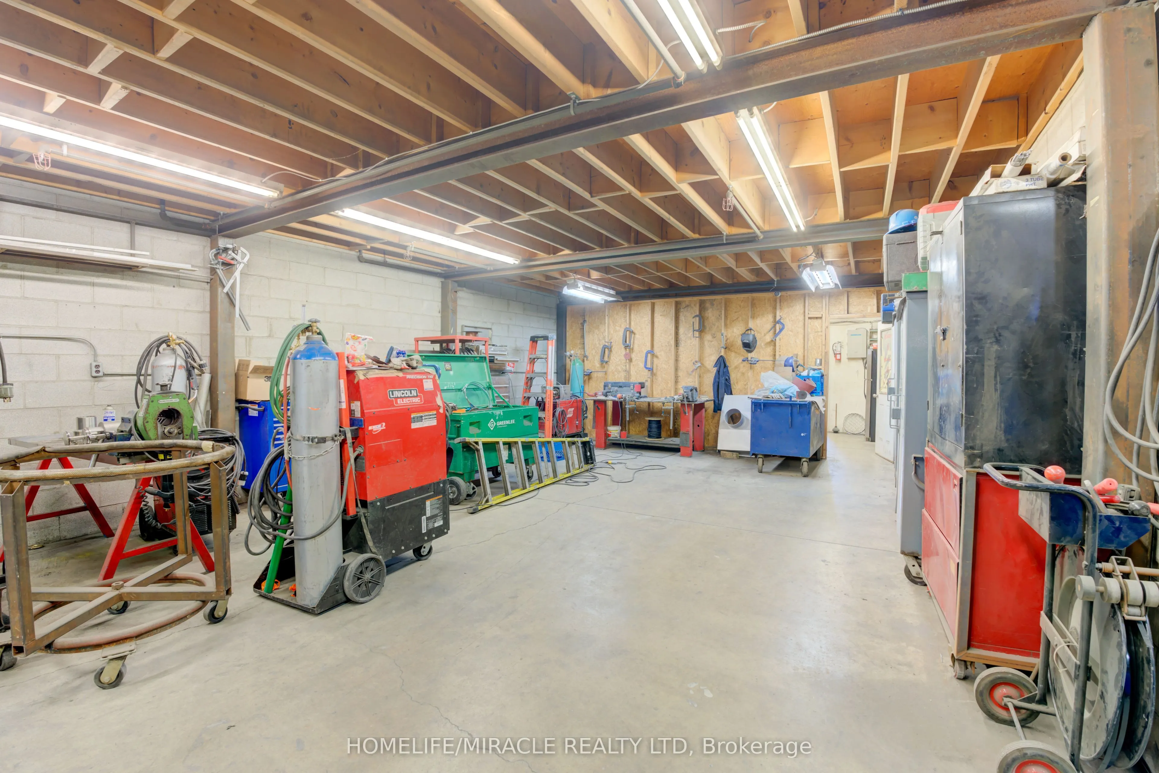 175 Advance Boulevard, #11