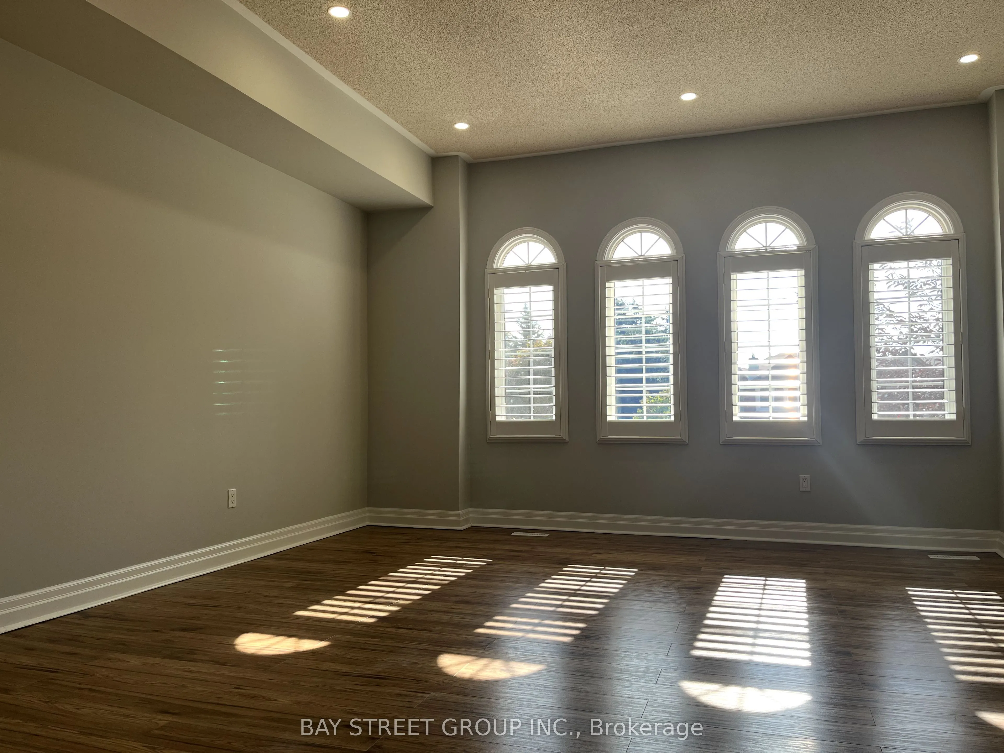 2517 Dinning Court