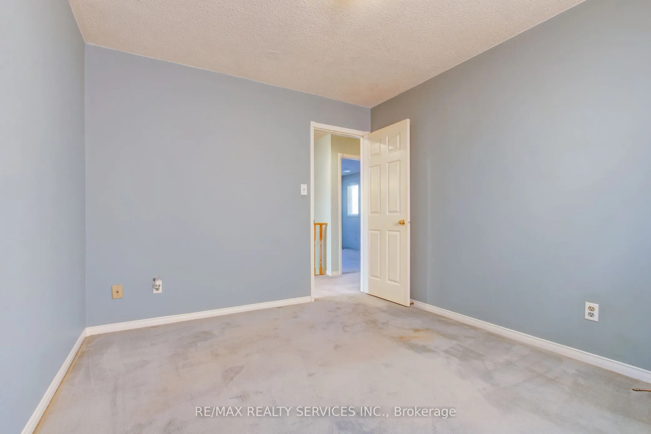 37 Lord Simcoe Drive