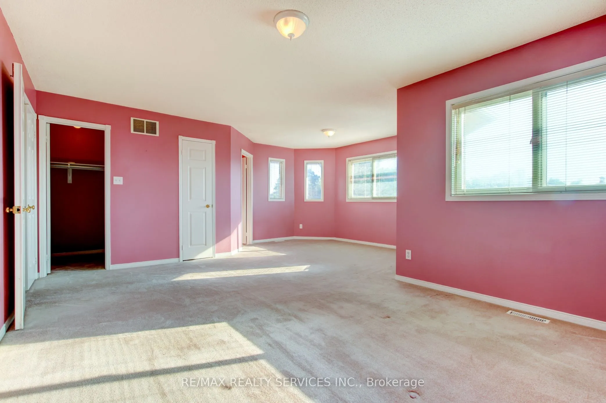 37 Lord Simcoe Drive
