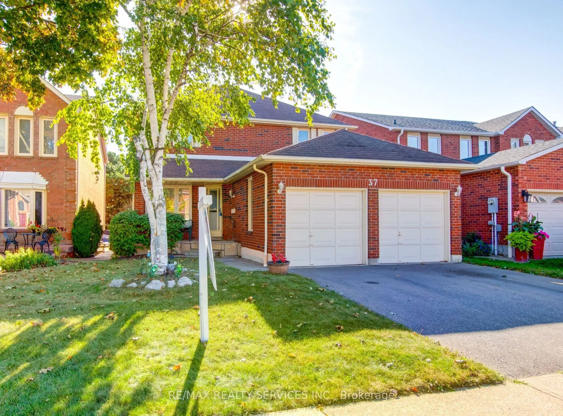 37 Lord Simcoe Drive