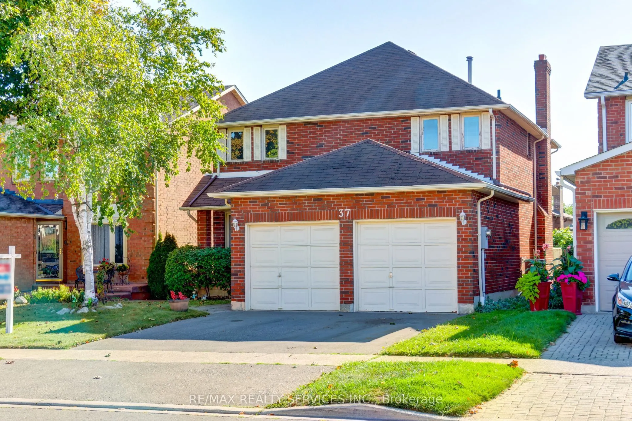 37 Lord Simcoe Drive