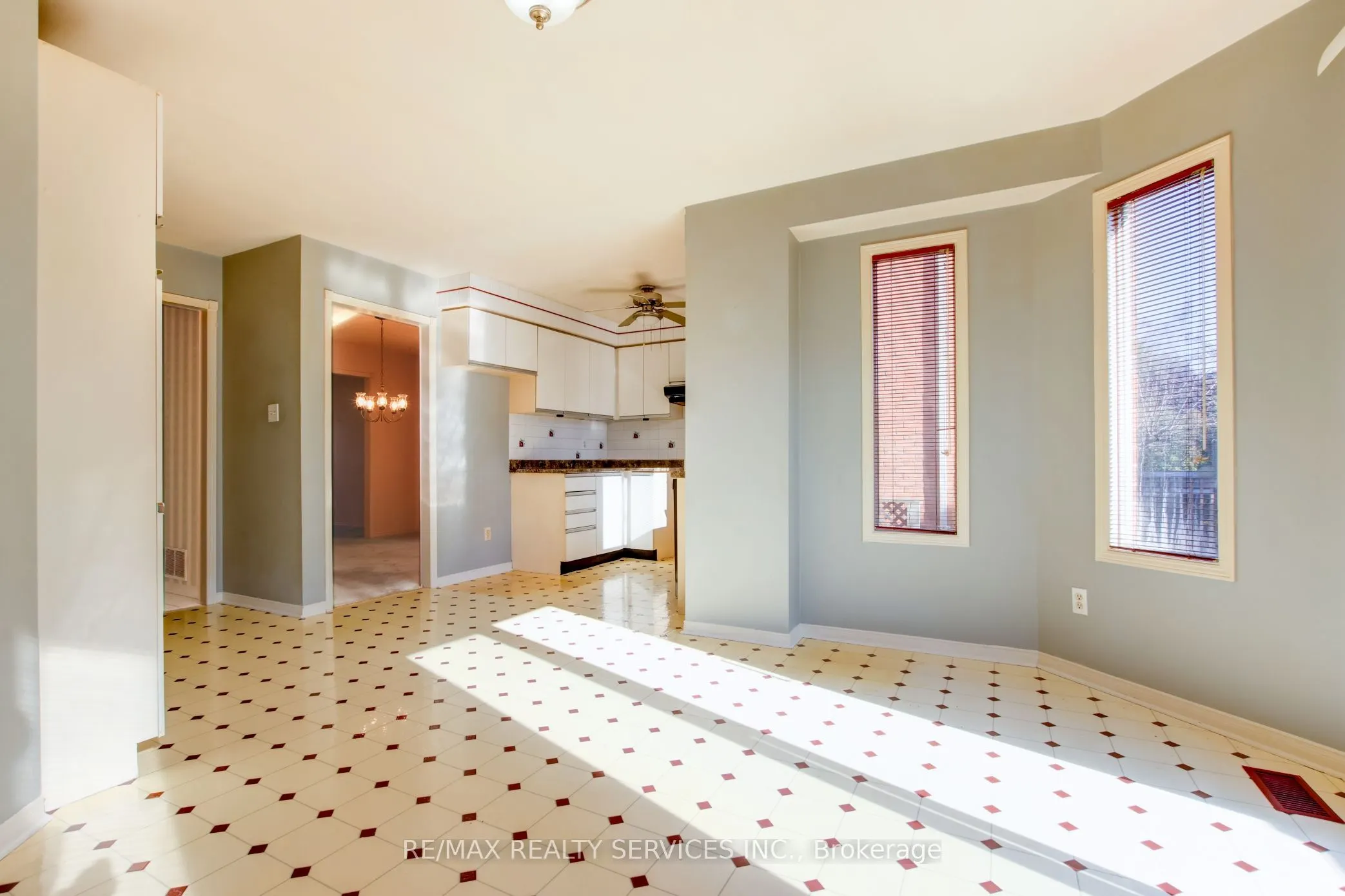 37 Lord Simcoe Drive