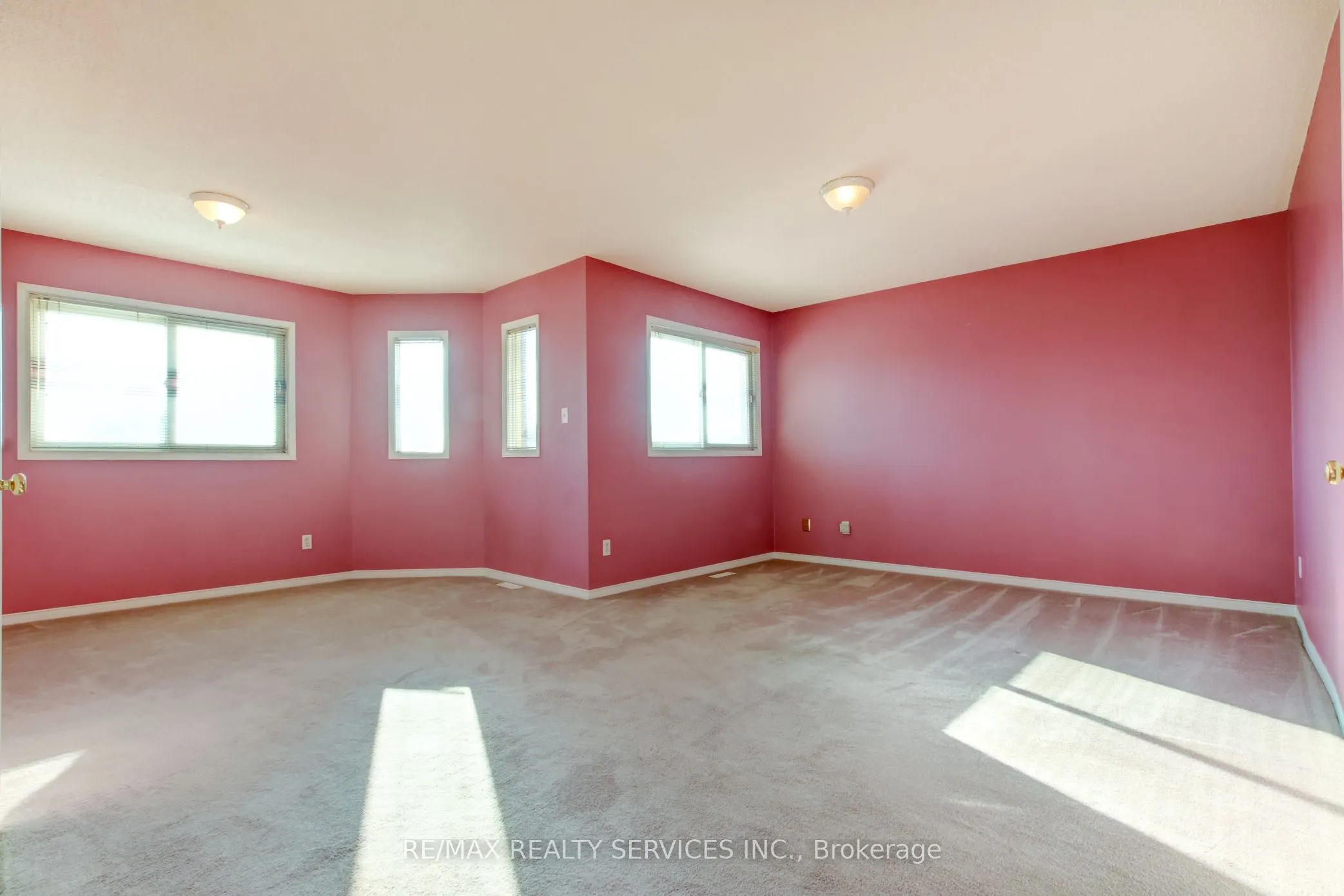 37 Lord Simcoe Drive