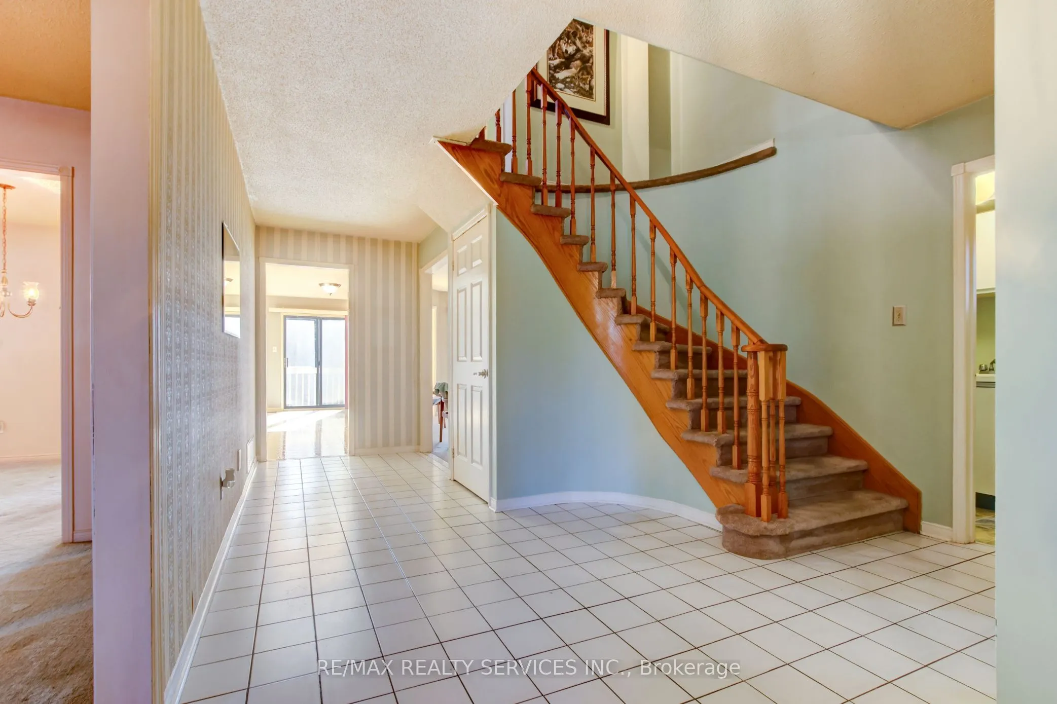 37 Lord Simcoe Drive