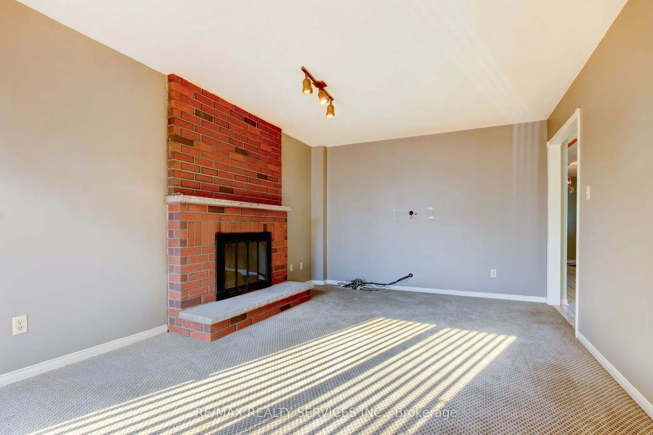 37 Lord Simcoe Drive