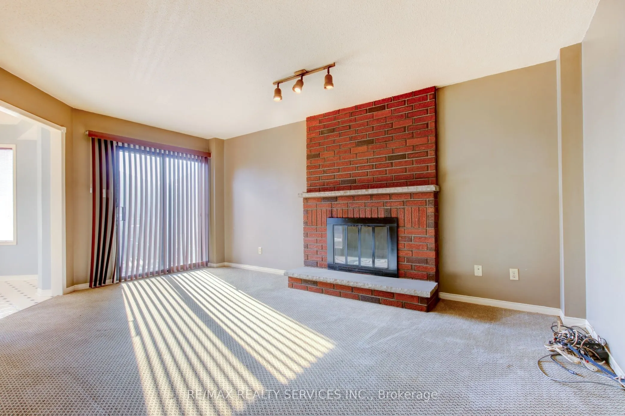 37 Lord Simcoe Drive