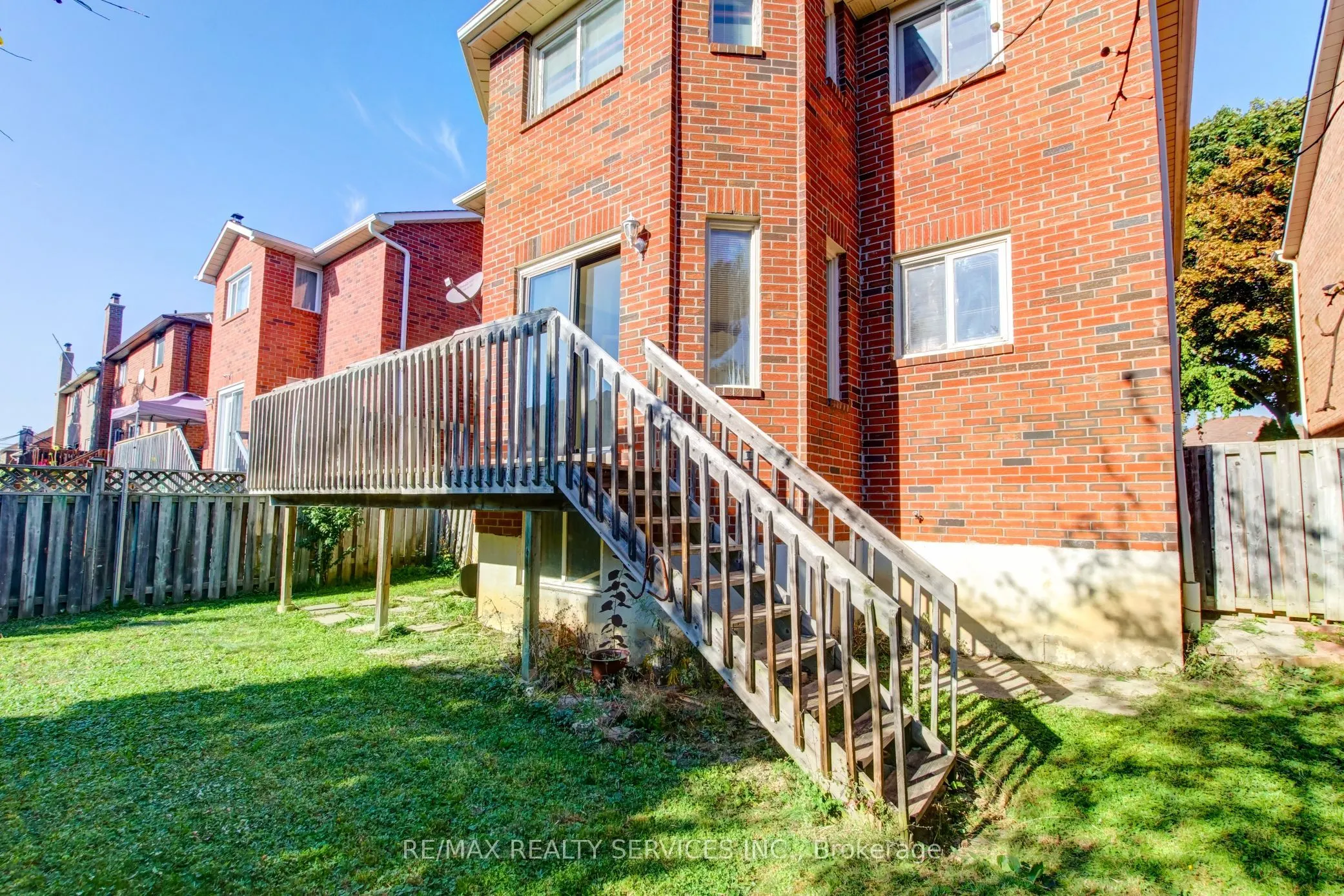37 Lord Simcoe Drive
