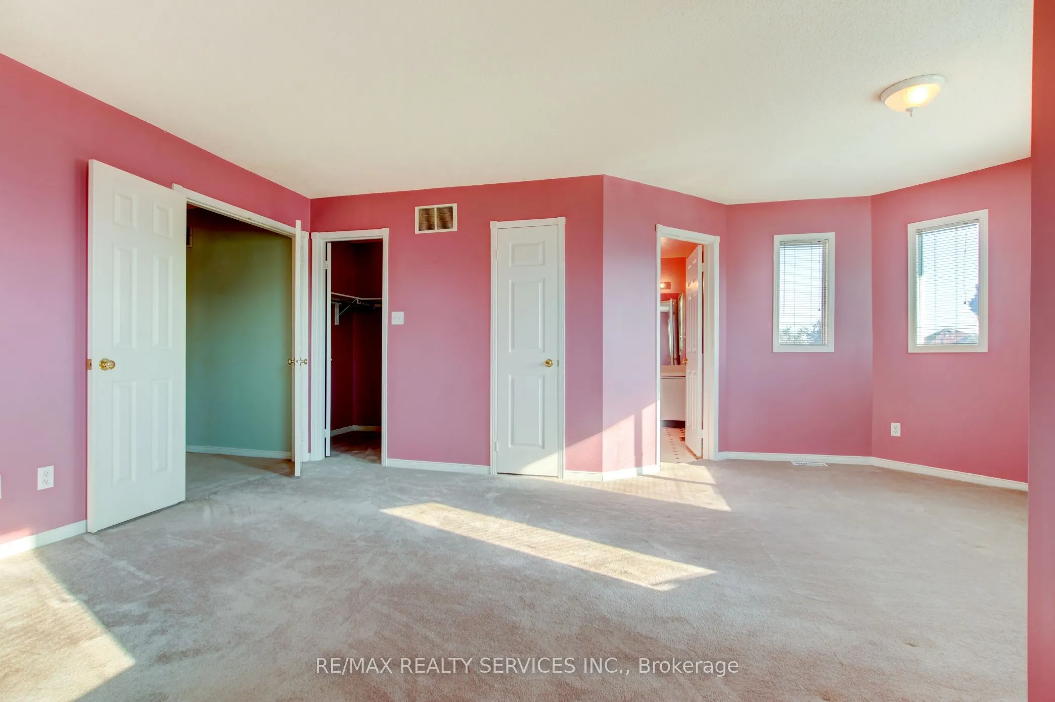 37 Lord Simcoe Drive